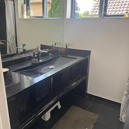 Med Ekstra Borne Indkvartering Og Skrivebord * Brondby