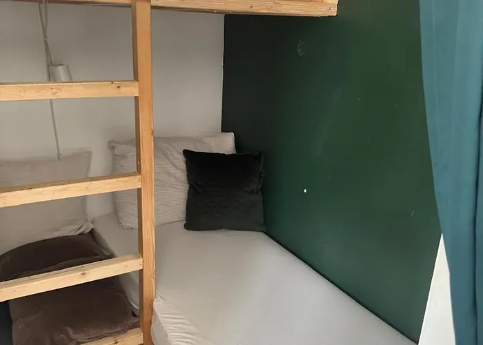 Apartment Med Ekstra Borne Indkvartering Og Skrivebord Brondby